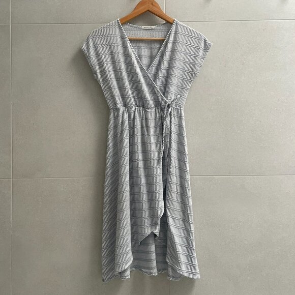 Soft Summer Dress - Picture 2 of 6